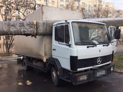 В Малиновском районе в теплотрассе застрял… грузовик.