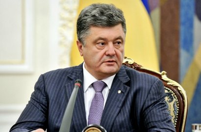 Консультации неизбежны, Порошенко внесет представление на главу НБУ после консультаций – АП