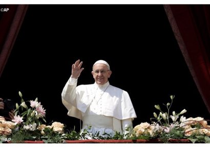 Папа Римский Франциск в своём послании Urbi et Orbi благословил Украину