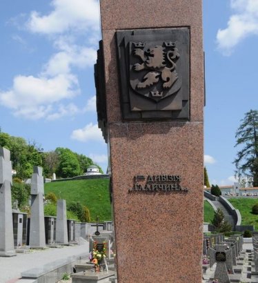 Памятник дивизии СС «Галичина» в Тернополе облили красной краской