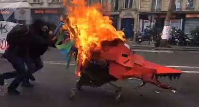 Число пострадавших полицейских в Париже возросло до шести