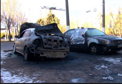 В Одессе сгорели сразу два автомобиля 
