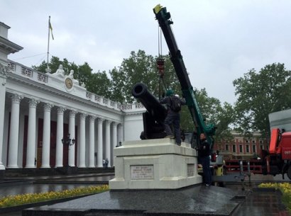 Пушка с фрегата «Тигр» вернулась на Думскую площадь Одессы