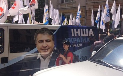 Сторонники Саакашвили устроили небольшой "междусобойчик" с полицией