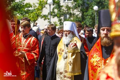 Митрополит Агафангел совершил Божественную литургию в храме св. вмч. Иоанна Сочавского г. Белгород-Днестровского и возглавил многотысячный Крестный ход