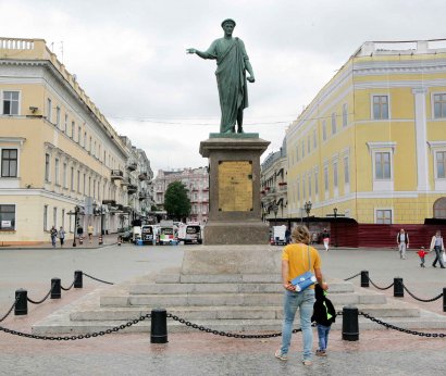 Первый в Одессе памятник
