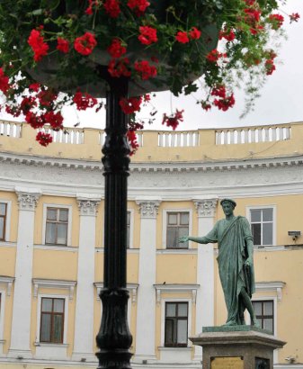 Первый в Одессе памятник