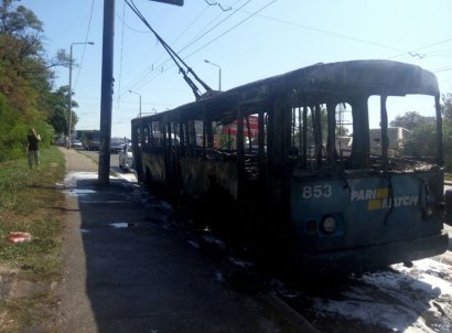 В Одессе на ходу загорелся троллейбус