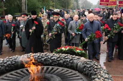 Одесситы возложили цветы к памятнику Неизвестному матросу в честь Дня освобождения Украины от фашистских захватчиков