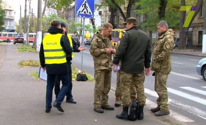 В Одессе военные сбили девушку на переходе