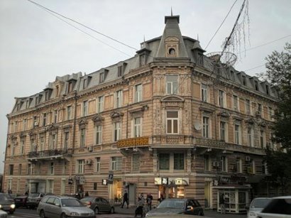 В Одессе продолжается ремонт фасадов