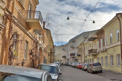 Уровень аутентичности реконструкции Воронцовского переулка не предполагает кондиционеры на стенах домов