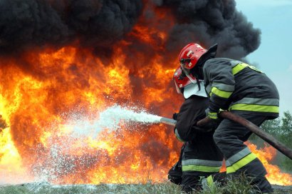 На окраине Одессы горят склады с горючим