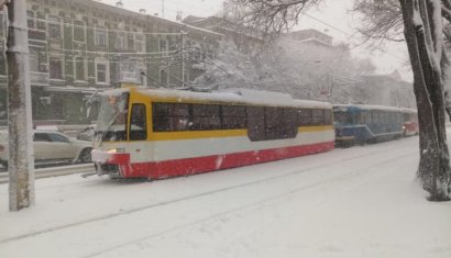 Несмотря на усилия коммунальщиков, в Одессе постепенно останавливается работа пассажирского транспорта