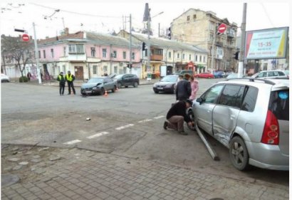 На одном перекрестке в центре города - разу два ДТП