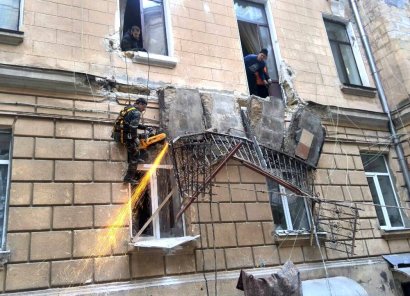 Сразу два балкона обрушились во дворе на Екатерининской
