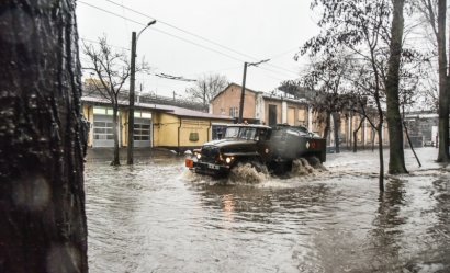 Из-за ливня в Одессе снова затопило несколько улиц