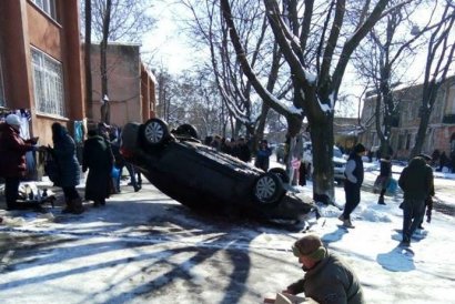 На Слободке иномарка «поцеловалась» с деревом