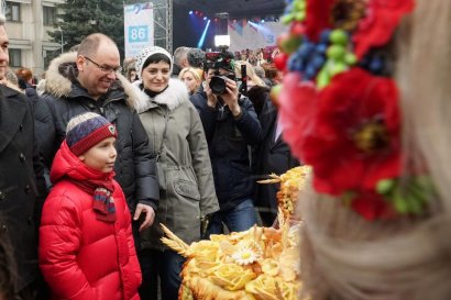 Пользователи социальных сетей осудили Максима Степанова за «триколор» на шапке сына