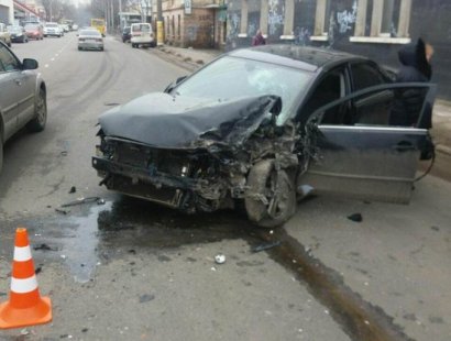 В Одессе иномарка врезалась в грузовик