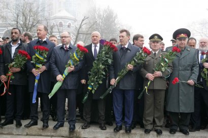 10 апреля состоялось возложение цветов к памятнику Неизвестному матросу на Аллее Славы