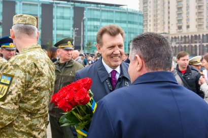 В День освобождения Одессы состоялось возложение цветов к стеле «Крылья Победы» на площади 10-апреля