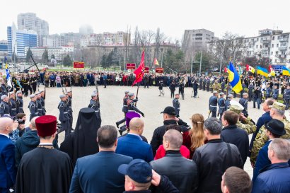 В День освобождения Одессы состоялось возложение цветов к стеле «Крылья Победы» на площади 10-апреля