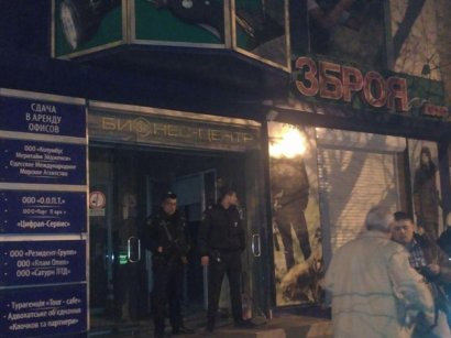 Ночью в Одессе тушили магазин оружия