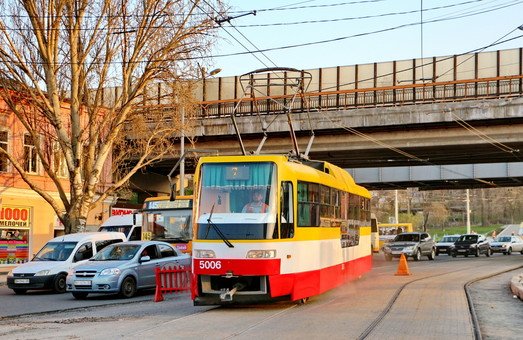 С конечной остановки выезжают по двум маршрутам автобусы первый возвращается каждые 30 минут второй