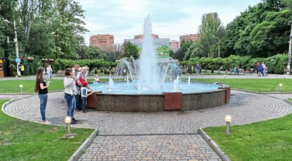 В парке Горького заработал свето-звуковой фонтан