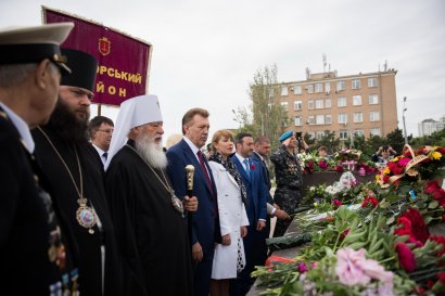 В праздник Великой Победы одесситы возложили цветы к стеле Крылья Победы