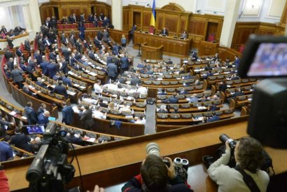 Нардепам не хватило голосов для  включения в повестку дня сессии законопроектов об авто на еврономерах