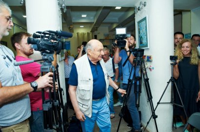 Писатель Михаил Жванецкий посетил презентацию 104-го выпуска газеты «Всемирные Одесские Новости» в Одессе