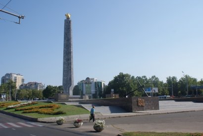 На площади 10-го апреля отремонтируют знаменитый памятник «Крылья Победы»