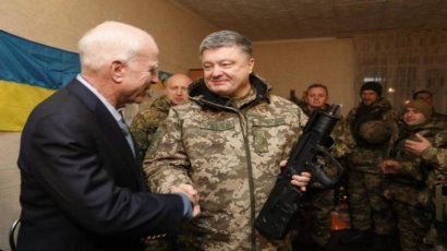 "Герой Украины": Порошенко попрощался с Маккейном в Вашингтоне