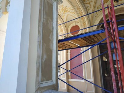 Начался ремонт восточной части фасада здания Одесского театра оперы и балета