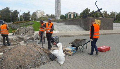 Для борьбы с гонщиками на Аллее славы установили "лежачих полицейских"