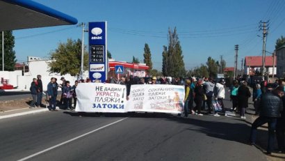 Митингующие жители Затоки перекрыли трассу Одесса — Белгород-Днестровский