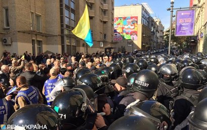 В центре Киева произошли столкновения с полицией во время празднования Дня защитника Украины