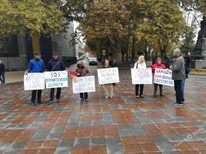 Под мэрией в Одессе собрались три митинга