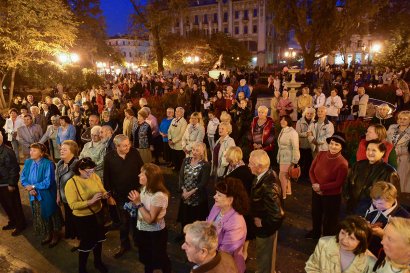 Музыкальный подарок одесситам и гостям города: в Горсаду выступил легендарный Попандопуло