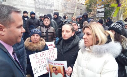 В Одессе проходит митинг в поддержку подозреваемого в покушении на активиста Олега Михайлика