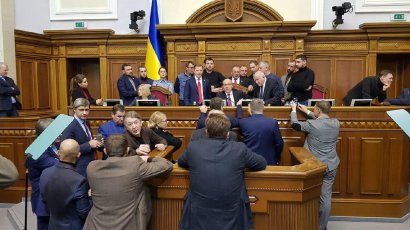Петр Порошенко не выступил с заявлением и уехал из Верховной Рады из-за блокирования парламентской трибуны