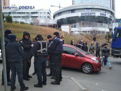 В Одессе полиция устроила потасовку с активистами, объявив военное положение