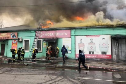 В Одессе в районе «Одескабеля» горело здание отделения «Новой почты»