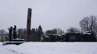 Во Львове начали демонтаж аварийной 30-метровой стелы Монумента славы