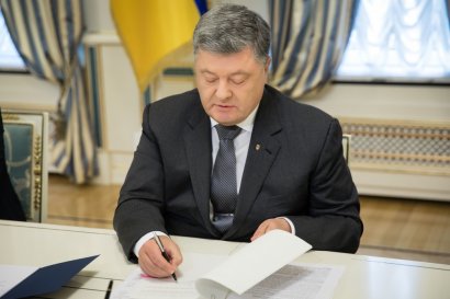 Порошенко подписал закон, обязывающий УПЦ МП изменить название