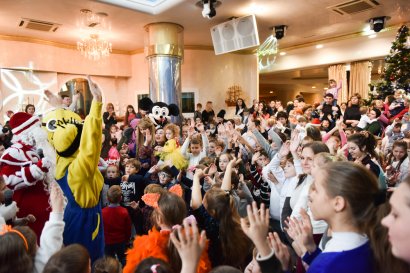 Детям из Одессы и переселенцам подарили новогоднюю сказку