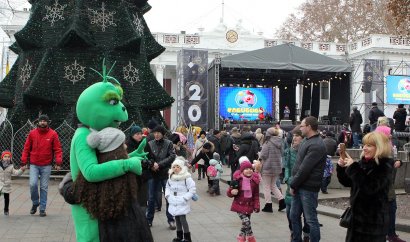 В первый день Нового года на Думской площади состоялась развлекательная программа для детей