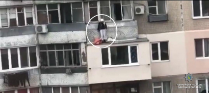 В Одессе женщина пыталась выпрыгнуть из окна из-за ссоры с мужем